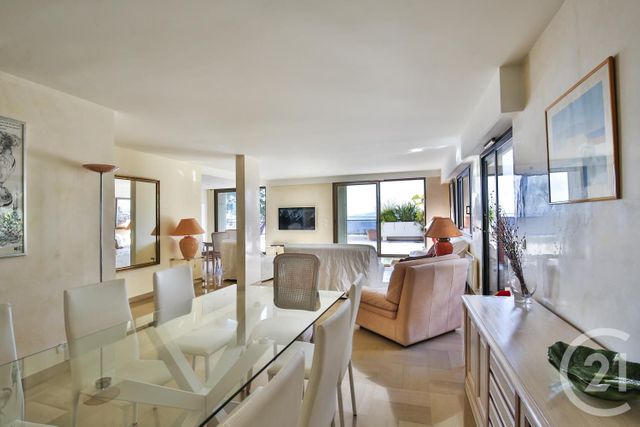Afficher la photo en grand Appartement F4 à louer - 4 pièces - 200.12 m2 - NICE - 06 - PROVENCE-ALPES-COTE-D-AZUR - Century 21 Lafage Transactions