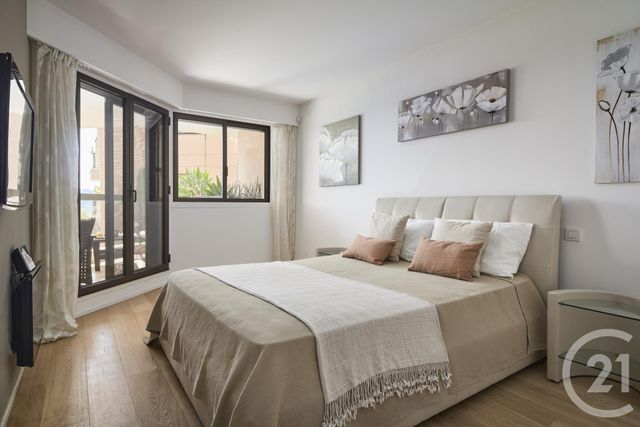 Afficher la photo en grand Appartement F4 à vendre - 4 pièces - 139.0 m2 - NICE - 06 - PROVENCE-ALPES-COTE-D-AZUR - Century 21 Lafage Transactions