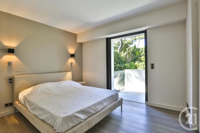 Afficher la photo en grand maison à vendre - 6 pièces - 300.0 m2 - ST JEAN CAP FERRAT - 06 - PROVENCE-ALPES-COTE-D-AZUR - Century 21 Lafage Transactions
