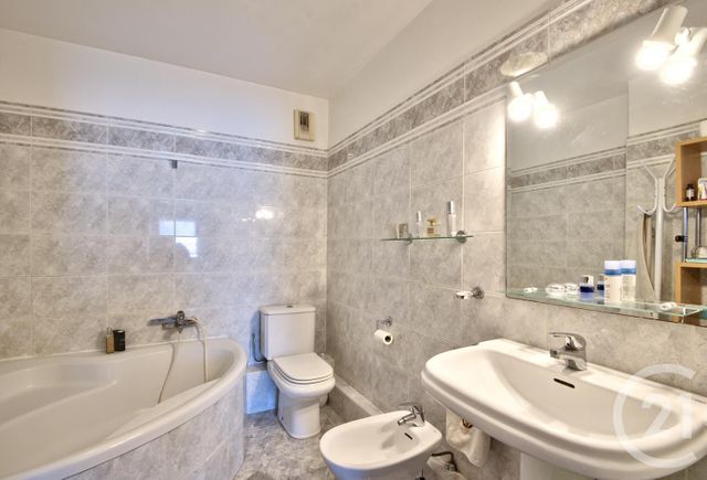 Afficher la photo en grand Appartement F2 à vendre - 2 pièces - 38.0 m2 - NICE - 06 - PROVENCE-ALPES-COTE-D-AZUR - Century 21 Lafage Transactions
