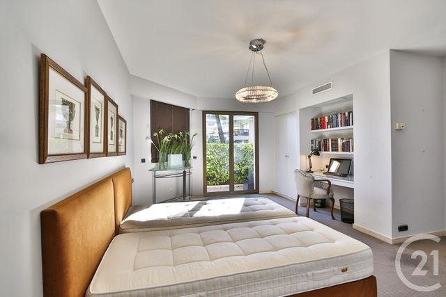 Afficher la photo en grand Appartement F4 à vendre - 4 pièces - 170.01 m2 - NICE - 06 - PROVENCE-ALPES-COTE-D-AZUR - Century 21 Lafage Transactions