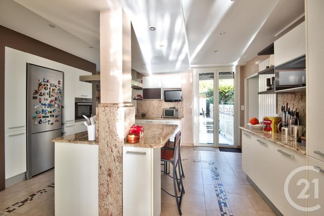 Afficher la photo en grand Appartement F8 à vendre - 5 pièces - 214.0 m2 - VILLEFRANCHE SUR MER - 06 - PROVENCE-ALPES-COTE-D-AZUR - Century 21 Lafage Transactions