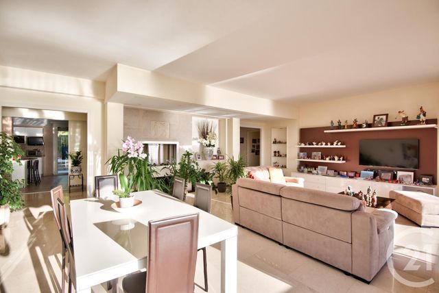 Afficher la photo en grand Appartement F8 à vendre - 5 pièces - 214.0 m2 - VILLEFRANCHE SUR MER - 06 - PROVENCE-ALPES-COTE-D-AZUR - Century 21 Lafage Transactions