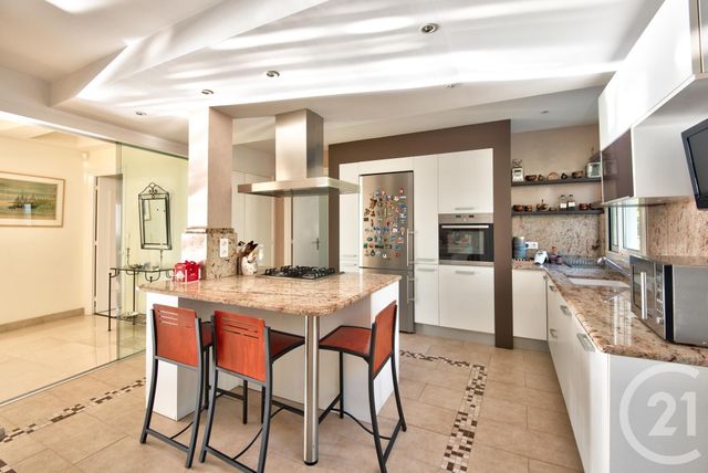 Afficher la photo en grand Appartement F8 à vendre - 5 pièces - 214.0 m2 - VILLEFRANCHE SUR MER - 06 - PROVENCE-ALPES-COTE-D-AZUR - Century 21 Lafage Transactions
