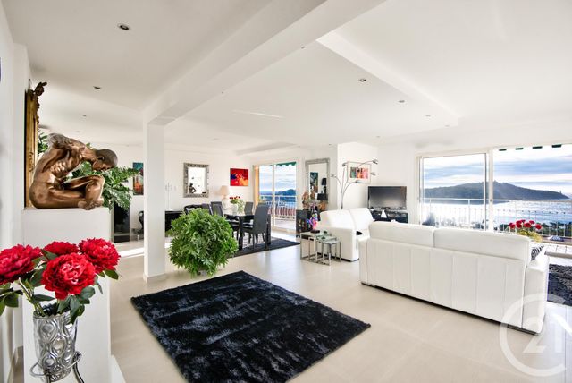 Afficher la photo en grand Appartement F4 à vendre - 4 pièces - 149.72 m2 - VILLEFRANCHE SUR MER - 06 - PROVENCE-ALPES-COTE-D-AZUR - Century 21 Lafage Transactions