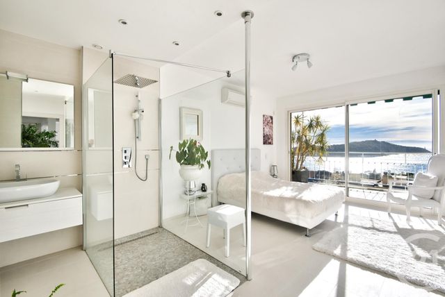 Afficher la photo en grand Appartement F4 à vendre - 4 pièces - 149.72 m2 - VILLEFRANCHE SUR MER - 06 - PROVENCE-ALPES-COTE-D-AZUR - Century 21 Lafage Transactions