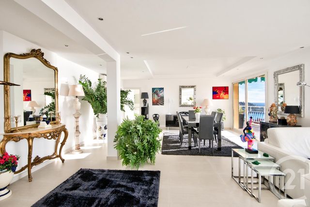 Afficher la photo en grand Appartement F4 à vendre - 4 pièces - 149.72 m2 - VILLEFRANCHE SUR MER - 06 - PROVENCE-ALPES-COTE-D-AZUR - Century 21 Lafage Transactions