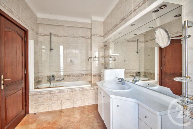 Afficher la photo en grand Appartement F4 à vendre - 4 pièces - 149.66 m2 - NICE - 06 - PROVENCE-ALPES-COTE-D-AZUR - Century 21 Lafage Transactions