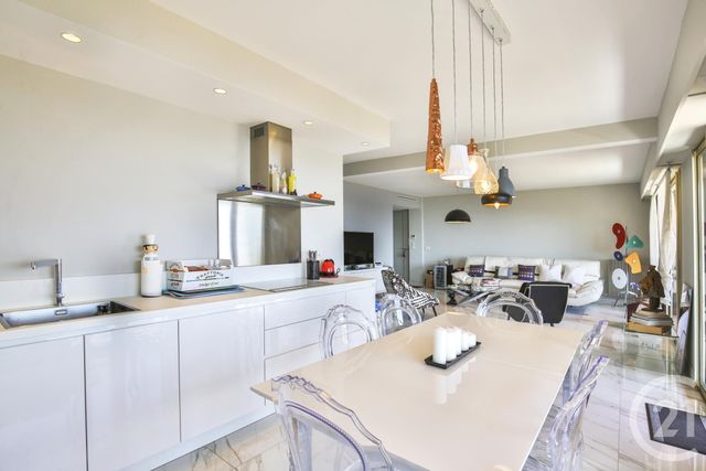 Appartement F2 à vendre - 3 pièces - 90.02 m2 - VILLEFRANCHE SUR MER - 06 - PROVENCE-ALPES-COTE-D-AZUR - Century 21 Lafage Transactions Appartement F2 à vendre - 3 pièces - 90.02 m2 - VILLEFRANCHE SUR MER - 06 - PROVENCE-ALPES-COTE-D-AZUR - Century 21 Lafage Transactions