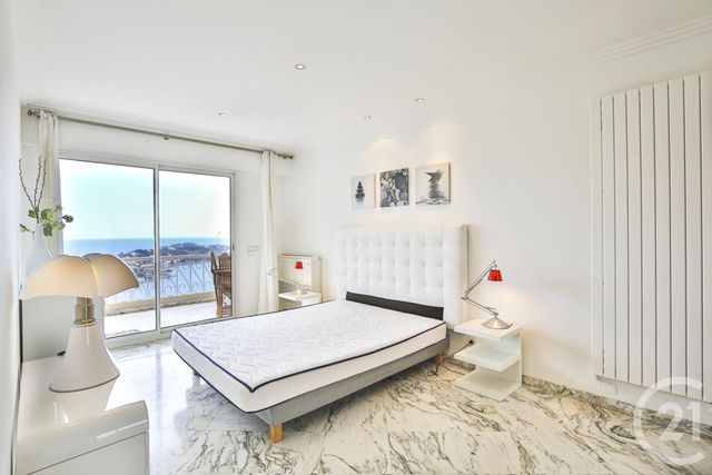 Afficher la photo en grand Appartement F3 à vendre - 3 pièces - 71.02 m2 - VILLEFRANCHE SUR MER - 06 - PROVENCE-ALPES-COTE-D-AZUR - Century 21 Lafage Transactions