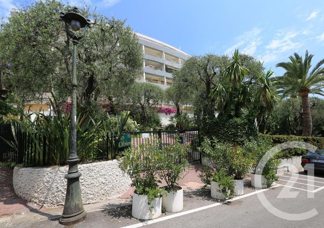 Studio à vendre - 1 pièce - 30.85 m2 - NICE - 06 - PROVENCE-ALPES-COTE-D-AZUR - Century 21 Lafage Transactions Studio à vendre - 1 pièce - 30.85 m2 - NICE - 06 - PROVENCE-ALPES-COTE-D-AZUR - Century 21 Lafage Transactions