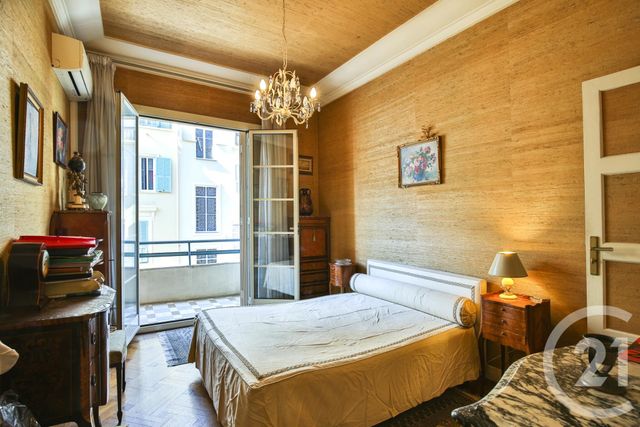 Afficher la photo en grand Appartement F4 à vendre - 4 pièces - 130.35 m2 - NICE - 06 - PROVENCE-ALPES-COTE-D-AZUR - Century 21 Lafage Transactions