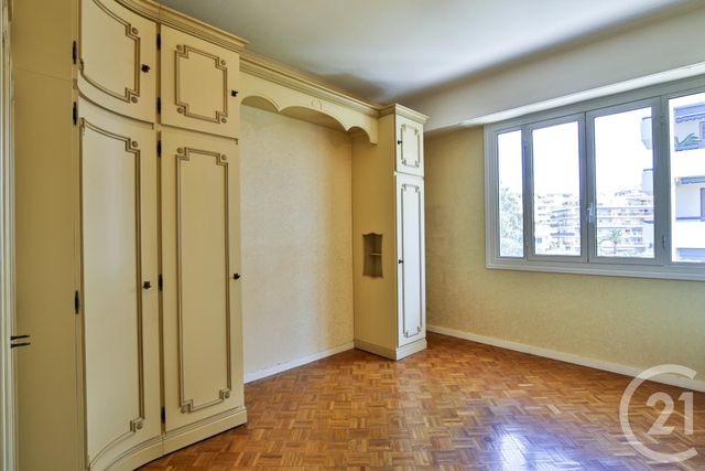 Afficher la photo en grand Appartement F3 à vendre - 3 pièces - 75.1 m2 - NICE - 06 - PROVENCE-ALPES-COTE-D-AZUR - Century 21 Lafage Transactions