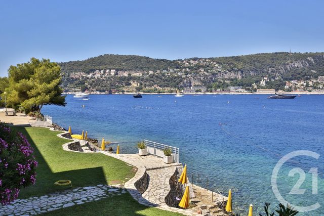 Afficher la photo en grand Appartement F3 à vendre - 3 pièces - 78.79 m2 - ST JEAN CAP FERRAT - 06 - PROVENCE-ALPES-COTE-D-AZUR - Century 21 Lafage Transactions