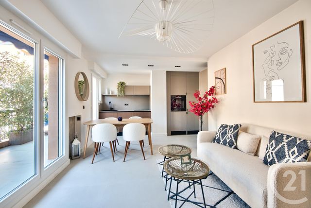 Afficher la photo en grand Appartement F2 à vendre - 2 pièces - 39.0 m2 - VILLEFRANCHE SUR MER - 06 - PROVENCE-ALPES-COTE-D-AZUR - Century 21 Lafage Transactions