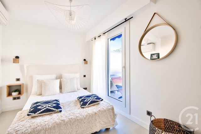 Afficher la photo en grand Appartement F2 à vendre - 2 pièces - 39.0 m2 - VILLEFRANCHE SUR MER - 06 - PROVENCE-ALPES-COTE-D-AZUR - Century 21 Lafage Transactions