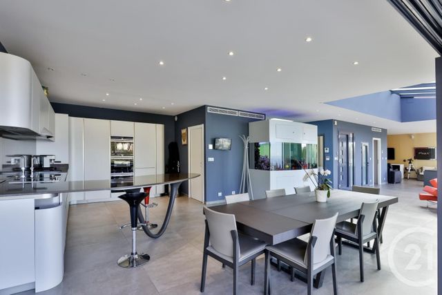 maison à louer - 5 pièces - 215.69 m2 - VILLEFRANCHE SUR MER - 06 - PROVENCE-ALPES-COTE-D-AZUR - Century 21 Lafage Transactions