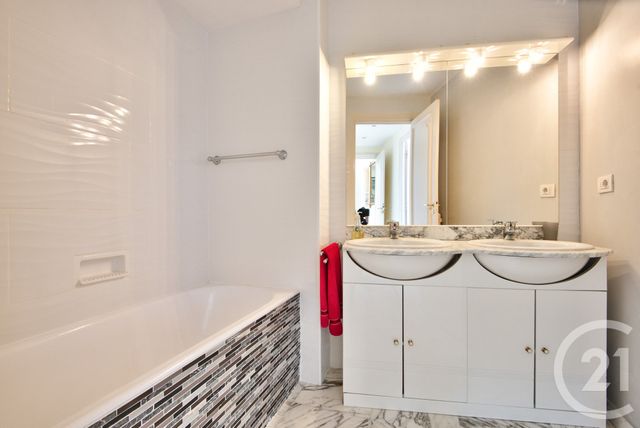 Appartement F6 à vendre - 6 pièces - 215.28 m2 - NICE - 06 - PROVENCE-ALPES-COTE-D-AZUR - Century 21 Lafage Transactions