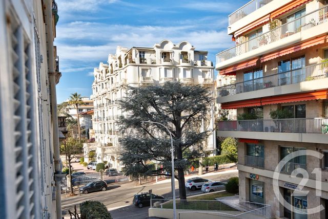 Afficher la photo en grand Chambre à vendre - 1 pièce - 7.01 m2 - NICE - 06 - PROVENCE-ALPES-COTE-D-AZUR - Century 21 Lafage Transactions