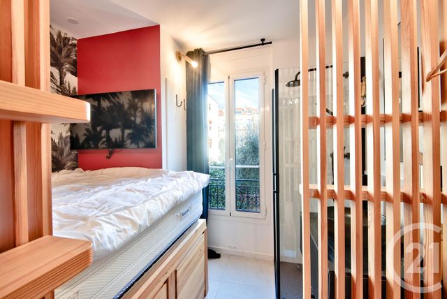 Afficher la photo en grand Chambre à vendre - 1 pièce - 7.01 m2 - NICE - 06 - PROVENCE-ALPES-COTE-D-AZUR - Century 21 Lafage Transactions