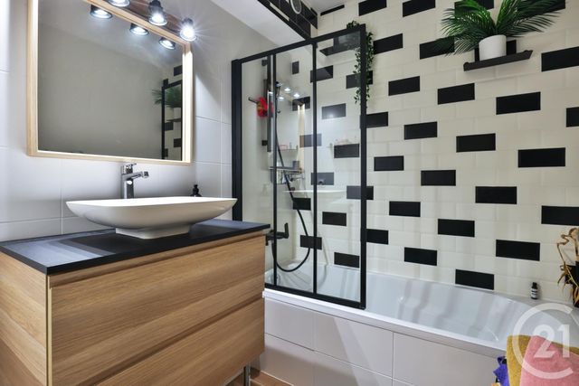 Afficher la photo en grand Appartement F1 à vendre - 1 pièce - 35.53 m2 - NICE - 06 - PROVENCE-ALPES-COTE-D-AZUR - Century 21 Lafage Transactions