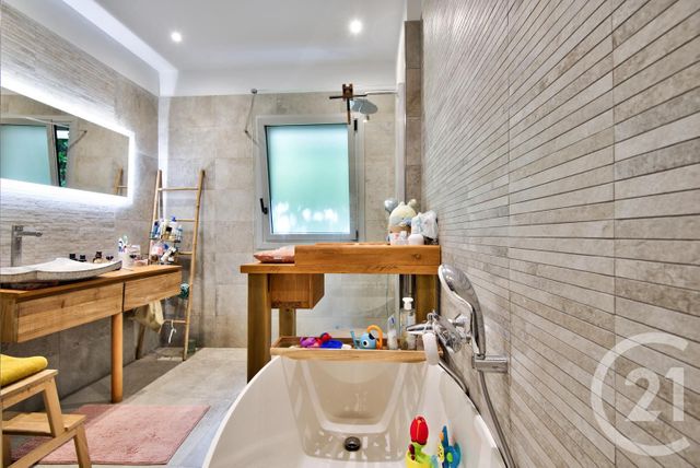 Appartement F3 à vendre - 3 pièces - 68.65 m2 - NICE - 06 - PROVENCE-ALPES-COTE-D-AZUR - Century 21 Lafage Transactions