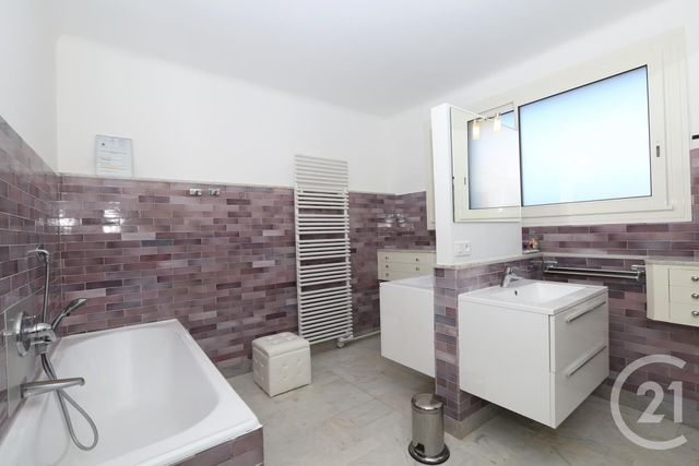 Appartement F7 et + à louer - 7 pièces - 221.98 m2 - NICE - 06 - PROVENCE-ALPES-COTE-D-AZUR - Century 21 Lafage Transactions
