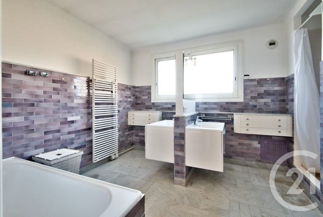 Appartement F7 et + à louer - 7 pièces - 221.98 m2 - NICE - 06 - PROVENCE-ALPES-COTE-D-AZUR - Century 21 Lafage Transactions