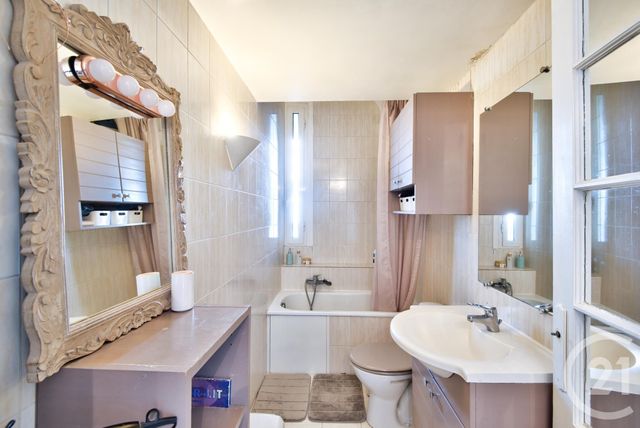 Afficher la photo en grand Appartement F3 à vendre - 3 pièces - 46.07 m2 - NICE - 06 - PROVENCE-ALPES-COTE-D-AZUR - Century 21 Lafage Transactions