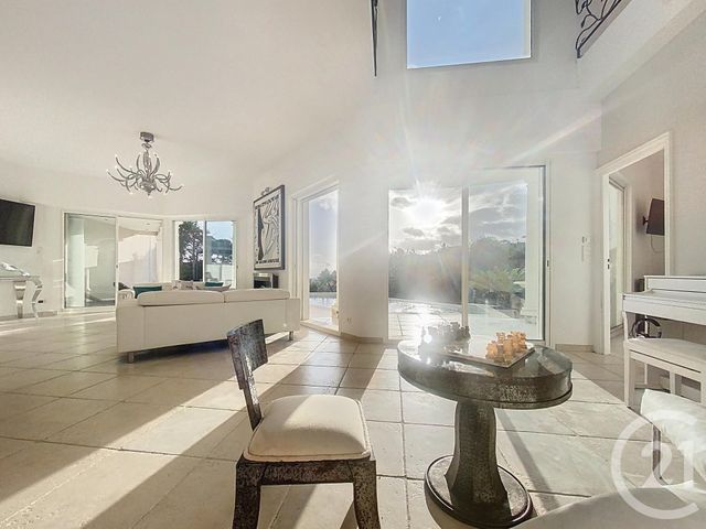 maison à louer - 6 pièces - 200.56 m2 - ST LAURENT DU VAR - 06 - PROVENCE-ALPES-COTE-D-AZUR - Century 21 Lafage Transactions