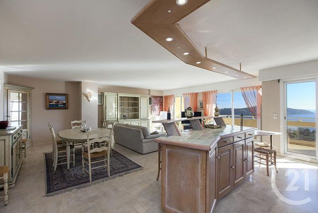 Appartement F4 à louer - 4 pièces - 130.24 m2 - VILLEFRANCHE SUR MER - 06 - PROVENCE-ALPES-COTE-D-AZUR - Century 21 Lafage Transactions