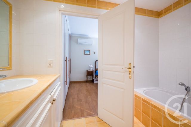 Appartement F3 à vendre - 3 pièces - 84.44 m2 - NICE - 06 - PROVENCE-ALPES-COTE-D-AZUR - Century 21 Lafage Transactions