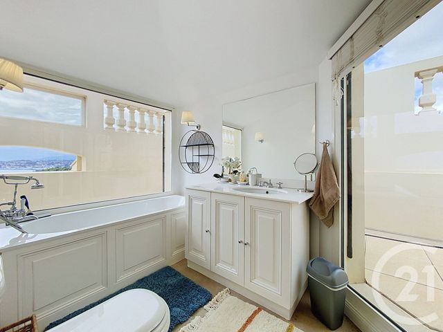 Appartement à louer - 4 pièces - 110.0 m2 - NICE - 06 - PROVENCE-ALPES-COTE-D-AZUR - Century 21 Lafage Transactions