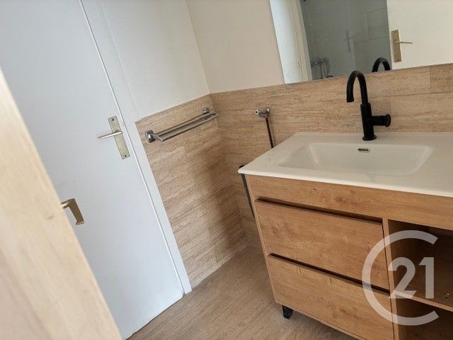 Appartement F1 à louer - 1 pièce - 30.0 m2 - NICE - 06 - PROVENCE-ALPES-COTE-D-AZUR - Century 21 Lafage Transactions
