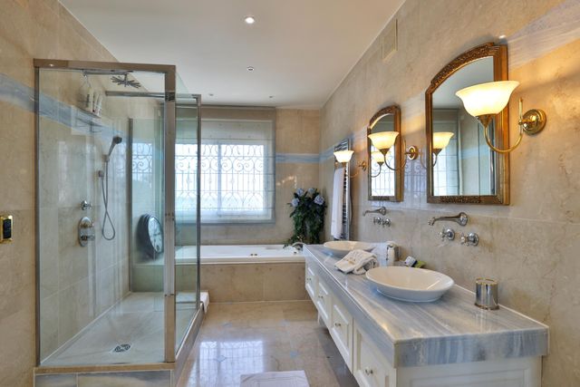 maison à vendre - 5 pièces - 211.0 m2 - VILLEFRANCHE SUR MER - 06 - PROVENCE-ALPES-COTE-D-AZUR - Century 21 Lafage Transactions