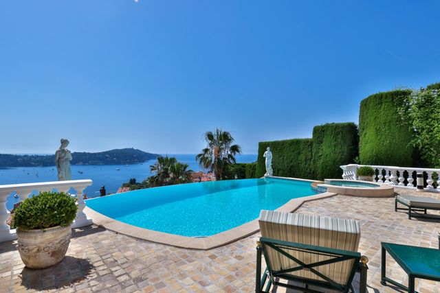 maison à vendre - 5 pièces - 211.0 m2 - VILLEFRANCHE SUR MER - 06 - PROVENCE-ALPES-COTE-D-AZUR - Century 21 Lafage Transactions