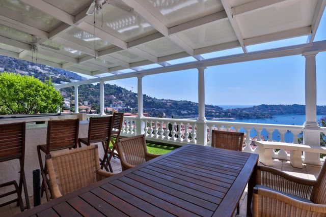 maison à vendre - 5 pièces - 211.0 m2 - VILLEFRANCHE SUR MER - 06 - PROVENCE-ALPES-COTE-D-AZUR - Century 21 Lafage Transactions