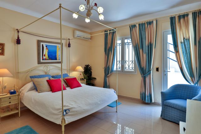 maison à vendre - 5 pièces - 211.0 m2 - VILLEFRANCHE SUR MER - 06 - PROVENCE-ALPES-COTE-D-AZUR - Century 21 Lafage Transactions