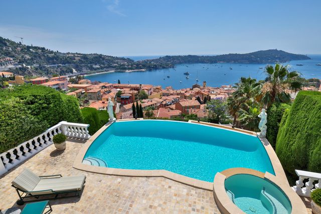 maison à vendre - 5 pièces - 211.0 m2 - VILLEFRANCHE SUR MER - 06 - PROVENCE-ALPES-COTE-D-AZUR - Century 21 Lafage Transactions