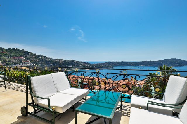 maison à vendre - 5 pièces - 211.0 m2 - VILLEFRANCHE SUR MER - 06 - PROVENCE-ALPES-COTE-D-AZUR - Century 21 Lafage Transactions