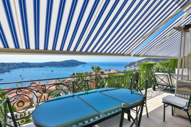 maison à vendre - 5 pièces - 211.0 m2 - VILLEFRANCHE SUR MER - 06 - PROVENCE-ALPES-COTE-D-AZUR - Century 21 Lafage Transactions