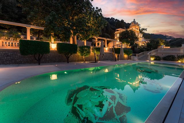 maison à vendre - 6 pièces - 643.0 m2 - VILLEFRANCHE SUR MER - 06 - PROVENCE-ALPES-COTE-D-AZUR - Century 21 Lafage Transactions