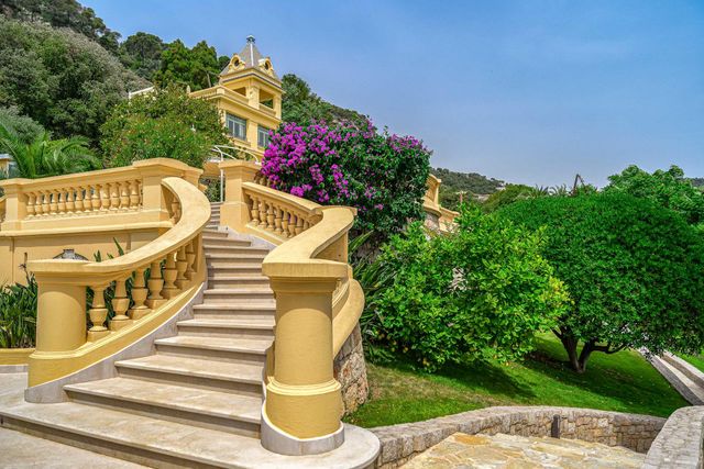 maison à vendre - 6 pièces - 643.0 m2 - VILLEFRANCHE SUR MER - 06 - PROVENCE-ALPES-COTE-D-AZUR - Century 21 Lafage Transactions