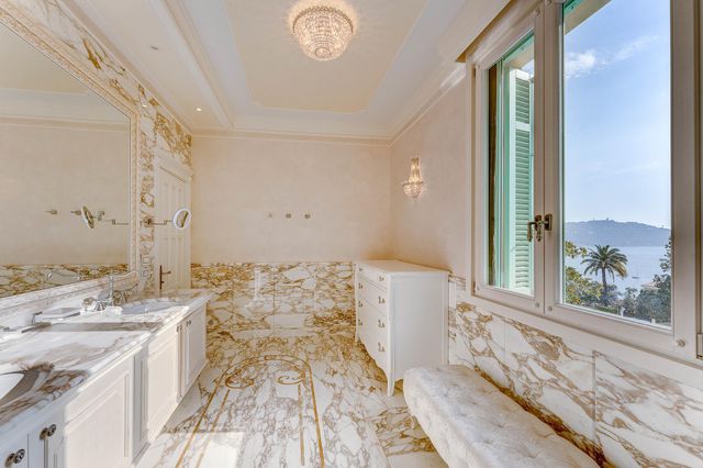 maison à vendre - 6 pièces - 643.0 m2 - VILLEFRANCHE SUR MER - 06 - PROVENCE-ALPES-COTE-D-AZUR - Century 21 Lafage Transactions