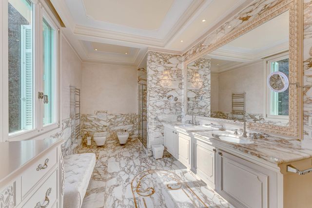 maison à vendre - 6 pièces - 643.0 m2 - VILLEFRANCHE SUR MER - 06 - PROVENCE-ALPES-COTE-D-AZUR - Century 21 Lafage Transactions