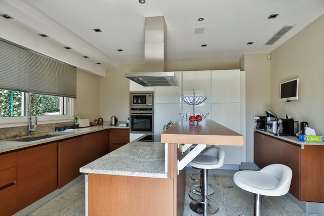 maison à vendre - 9 pièces - 426.6 m2 - VILLEFRANCHE SUR MER - 06 - PROVENCE-ALPES-COTE-D-AZUR - Century 21 Lafage Transactions