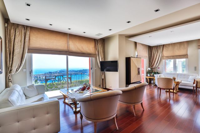 maison à vendre - 9 pièces - 426.6 m2 - VILLEFRANCHE SUR MER - 06 - PROVENCE-ALPES-COTE-D-AZUR - Century 21 Lafage Transactions