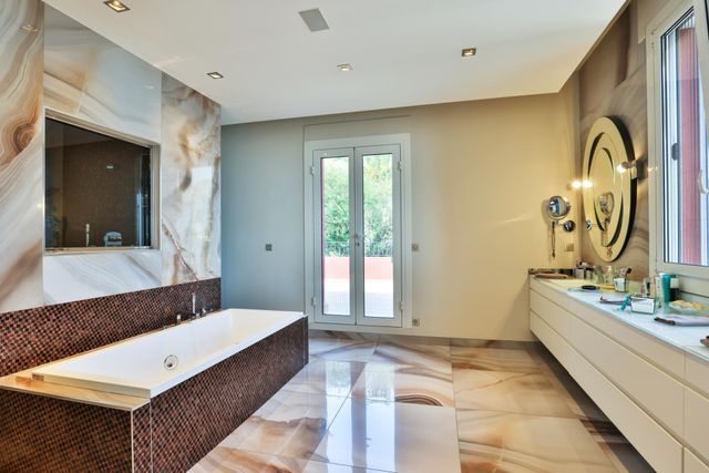 maison à vendre - 9 pièces - 426.6 m2 - VILLEFRANCHE SUR MER - 06 - PROVENCE-ALPES-COTE-D-AZUR - Century 21 Lafage Transactions