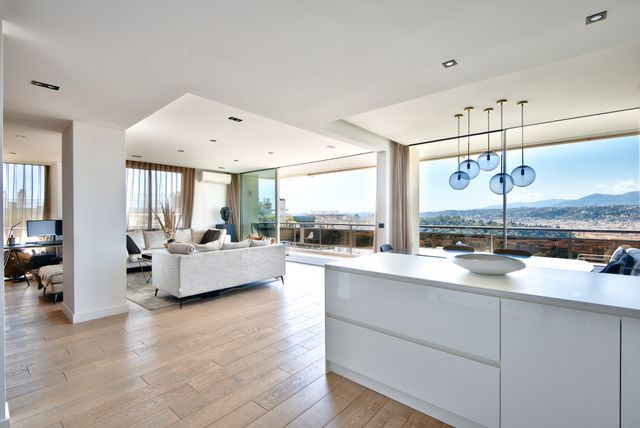 Appartement F3 à vendre - 3 pièces - 108.08 m2 - NICE - 06 - PROVENCE-ALPES-COTE-D-AZUR - Century 21 Lafage Transactions