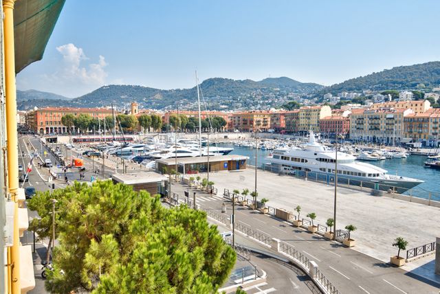 Appartement F3 à vendre - 3 pièces - 149.5 m2 - NICE - 06 - PROVENCE-ALPES-COTE-D-AZUR - Century 21 Lafage Transactions